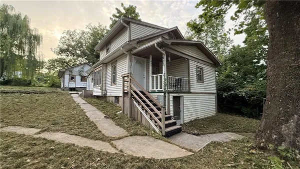 $164,945 | 420 Farley Terrace, Independence, MO 64053