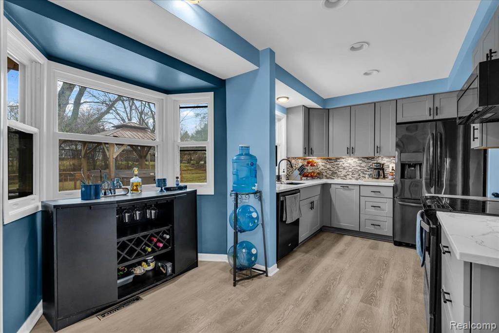 28095 Hawberry Road Farmington Hills, MI 48331 - Photo 12 of 46