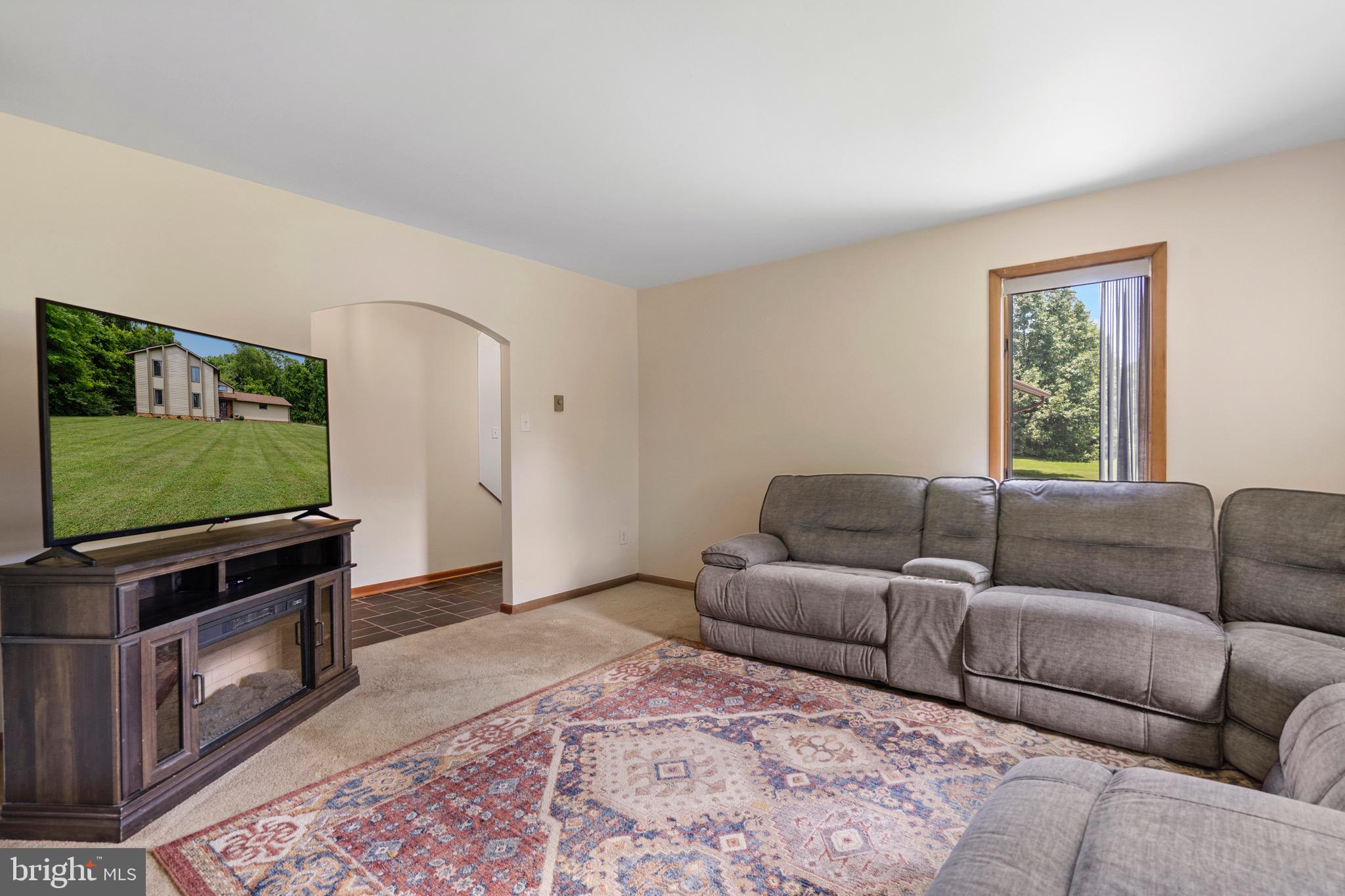 903 Colston Drive Falling Waters, WV 25419 - Photo 21 of 46 Main living room