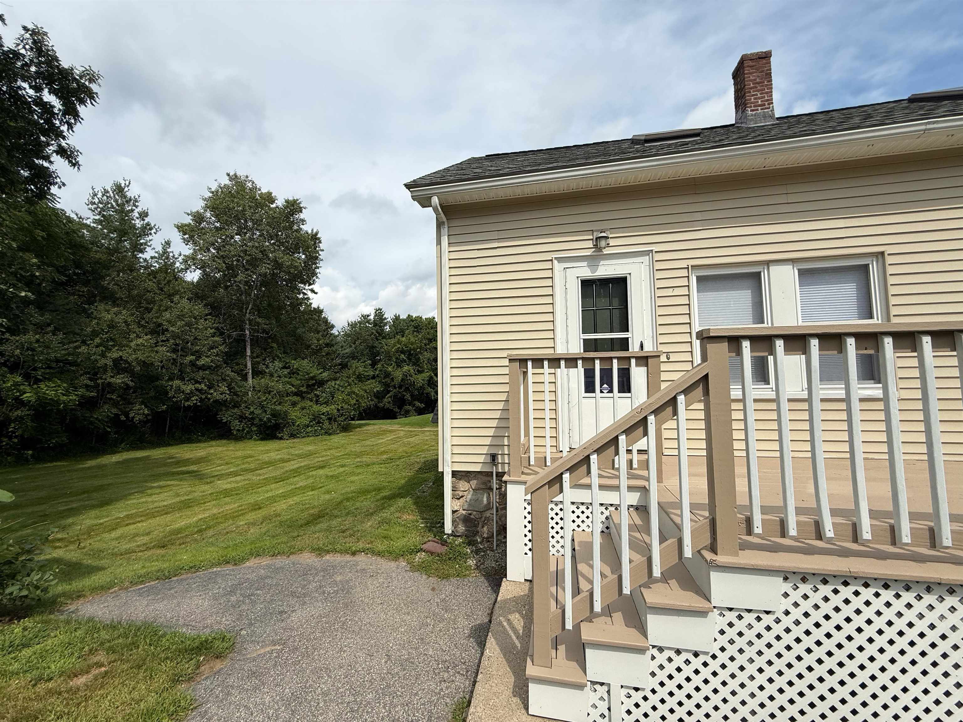 63 Mid. Dunstable Road Nashua, NH 03062 - Photo 8 of 27 Gallery Image 8
