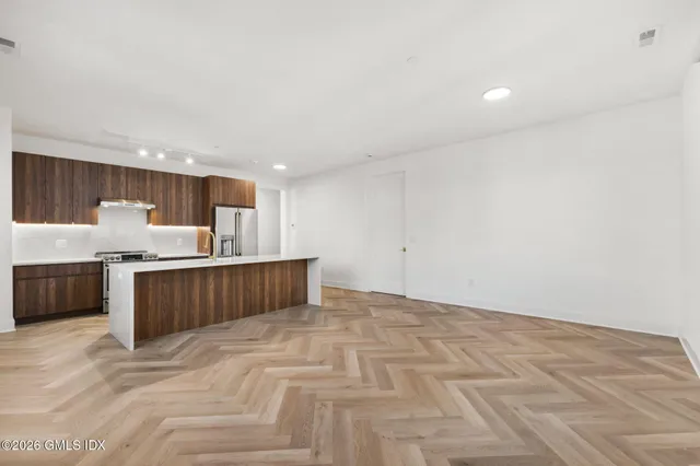 $9,430 | 100 East Putnam Avenue, Unit 301, Cos Cob, CT 06807