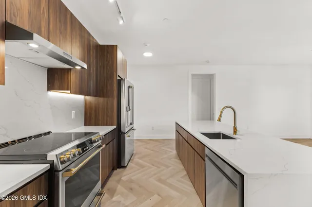 $9,430 | 100 East Putnam Avenue, Unit 301, Cos Cob, CT 06807