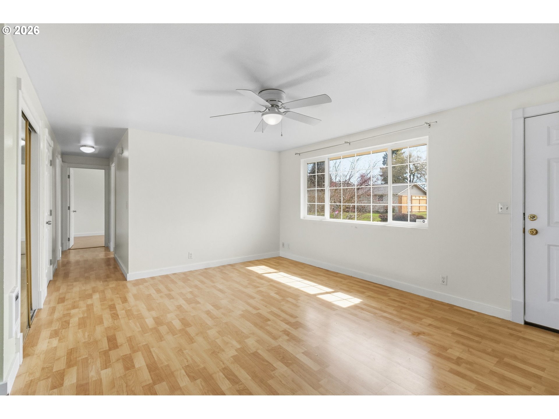 1450 West Quinalt Street Springfield, OR 97477 - Photo 3 of 23 Living Room