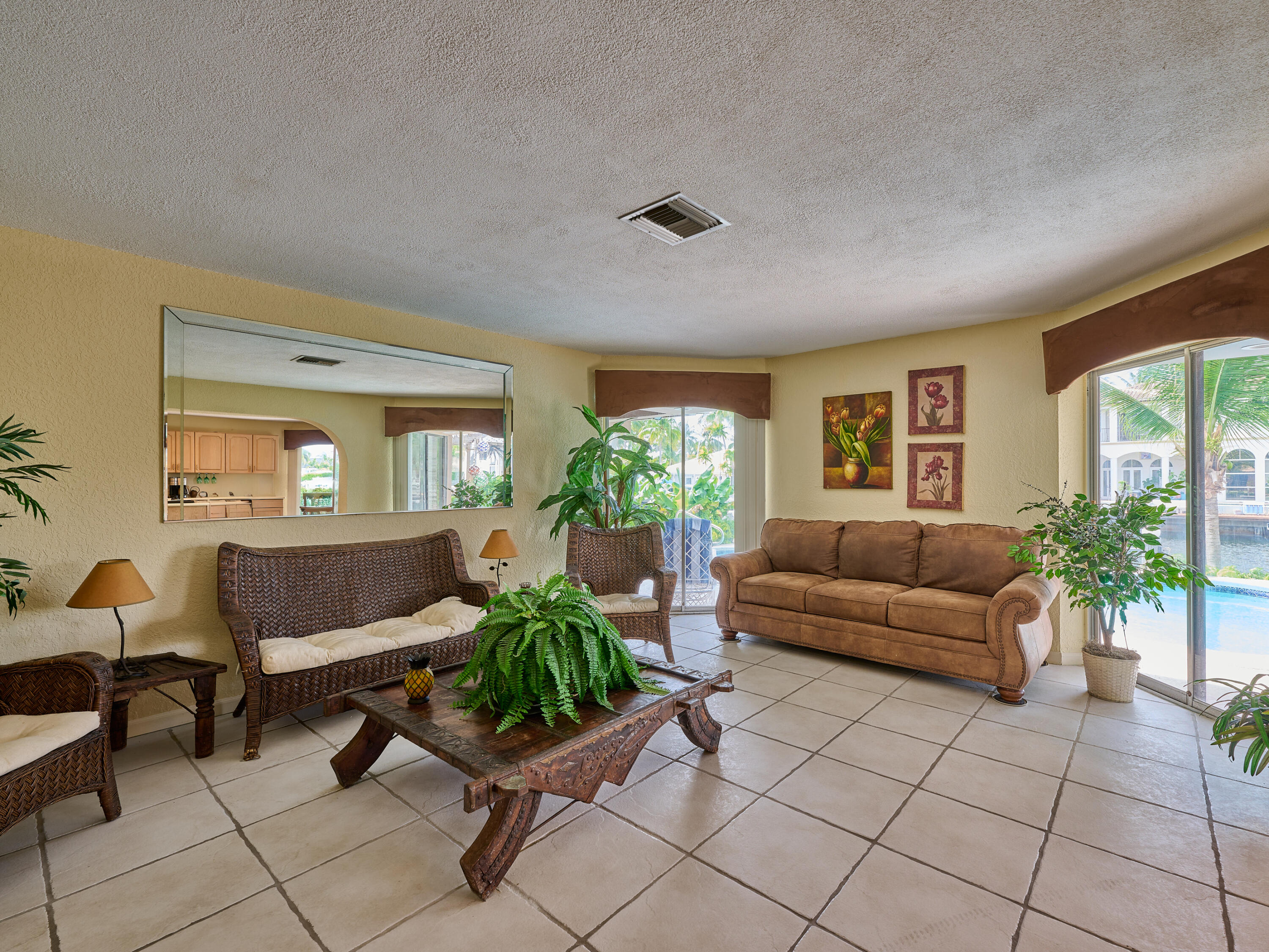 2810 Northeast 48th Court Lighthouse Point, FL 33064 - Photo 13 of 34 Family Room