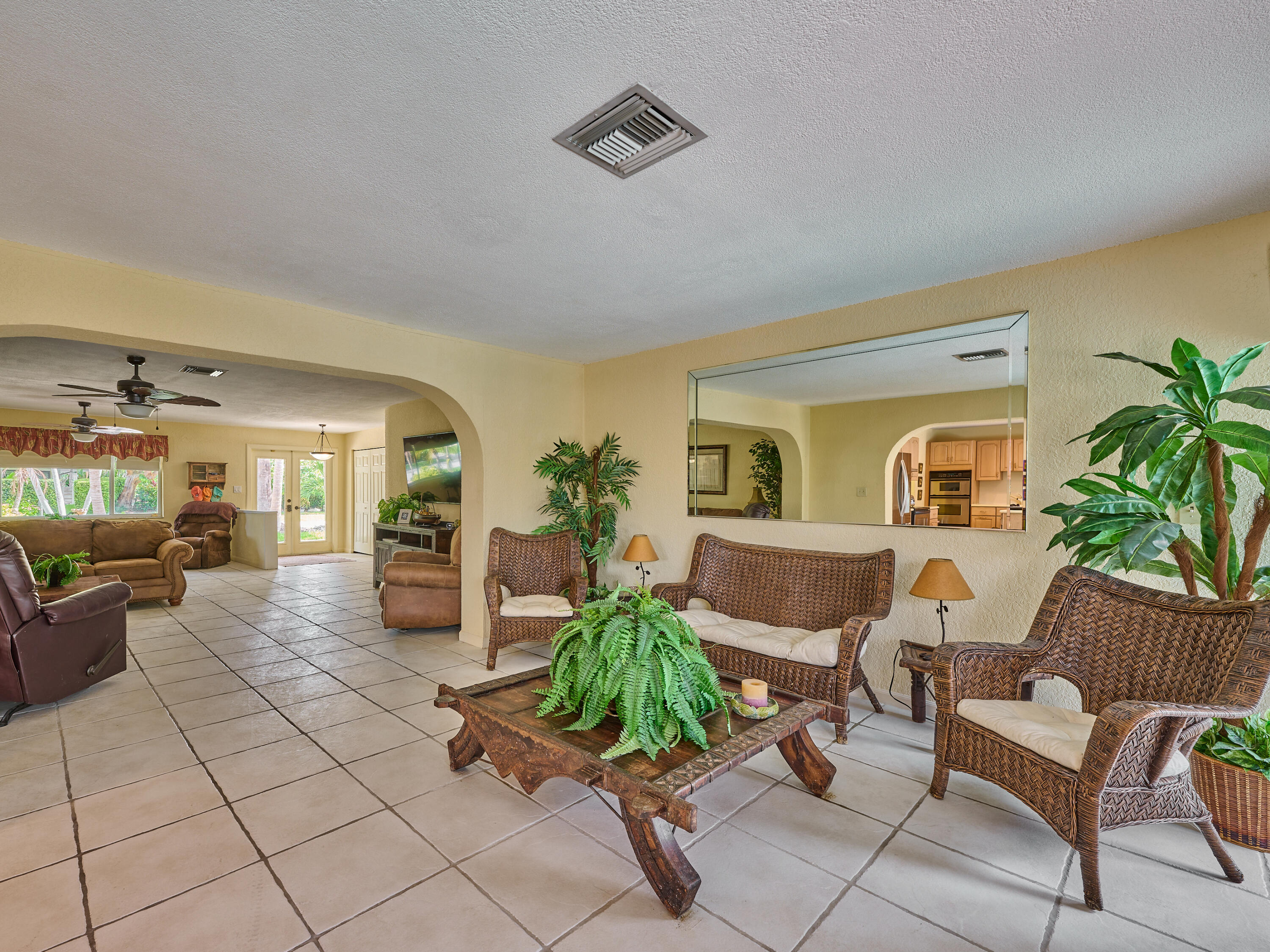 2810 Northeast 48th Court Lighthouse Point, FL 33064 - Photo 14 of 34 Family Room