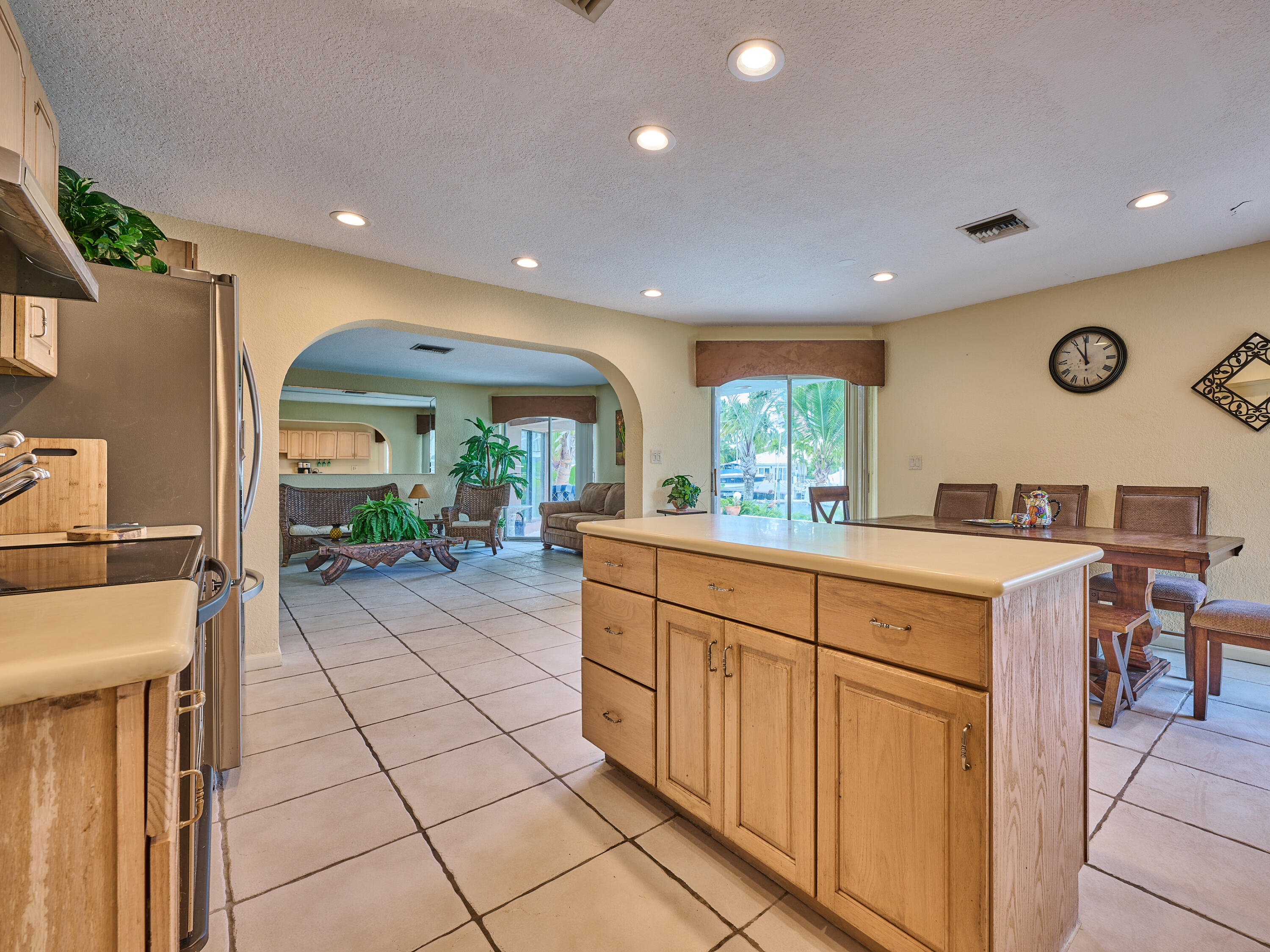 2810 Northeast 48th Court Lighthouse Point, FL 33064 - Photo 16 of 34 Kitchen