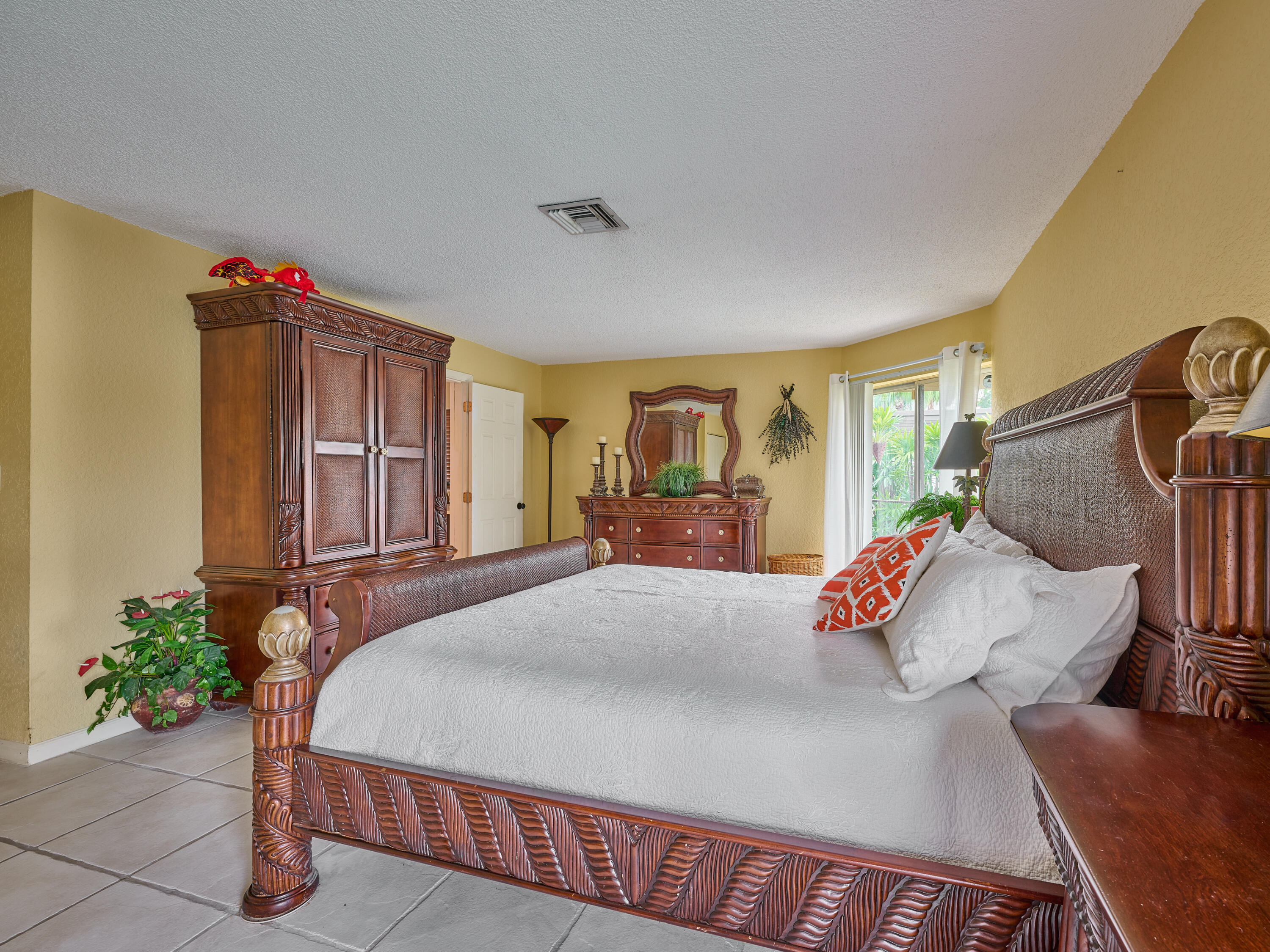 2810 Northeast 48th Court Lighthouse Point, FL 33064 - Photo 19 of 34 Primary Bedroom