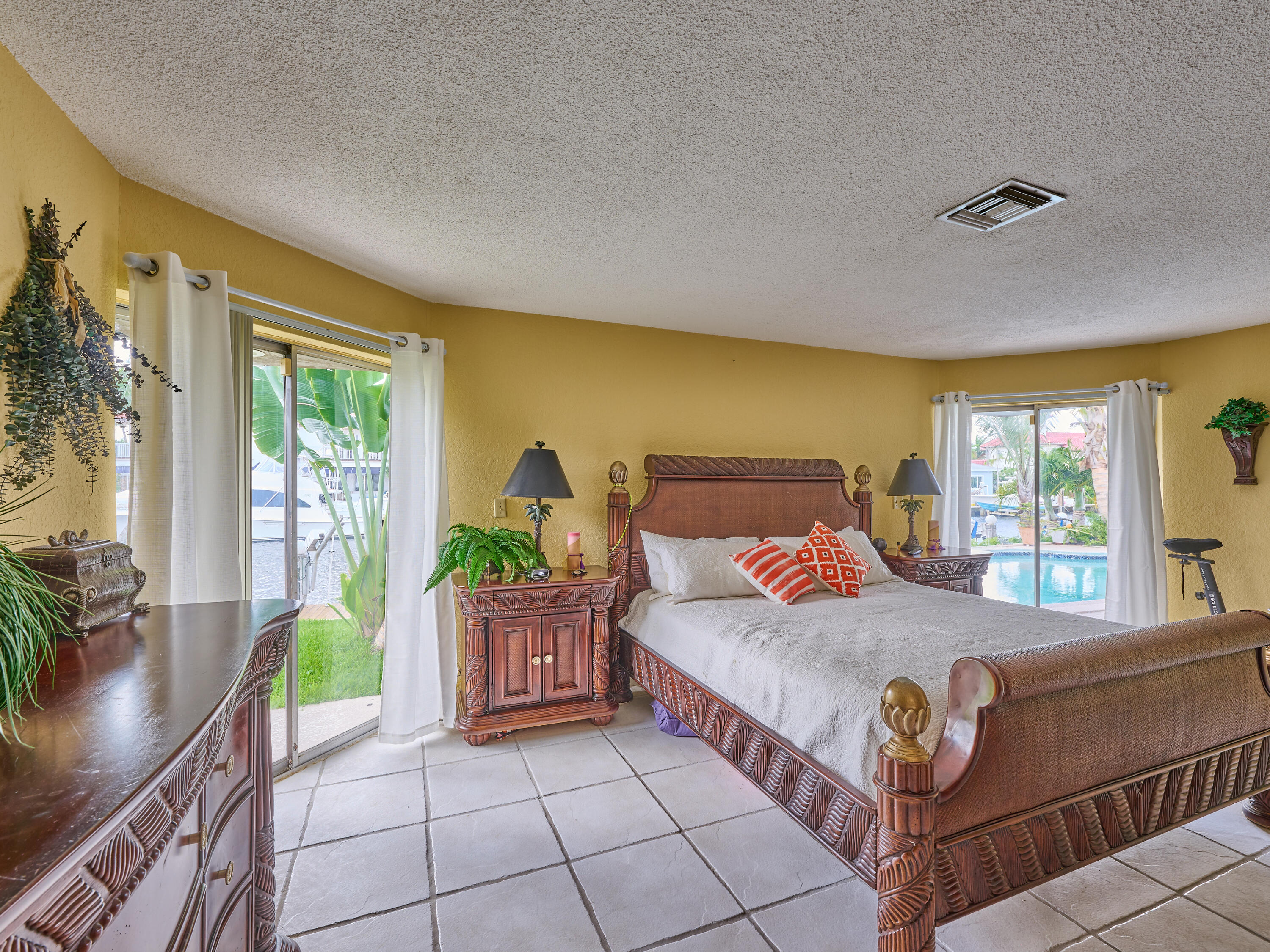 2810 Northeast 48th Court Lighthouse Point, FL 33064 - Photo 20 of 34 Primary Bedroom