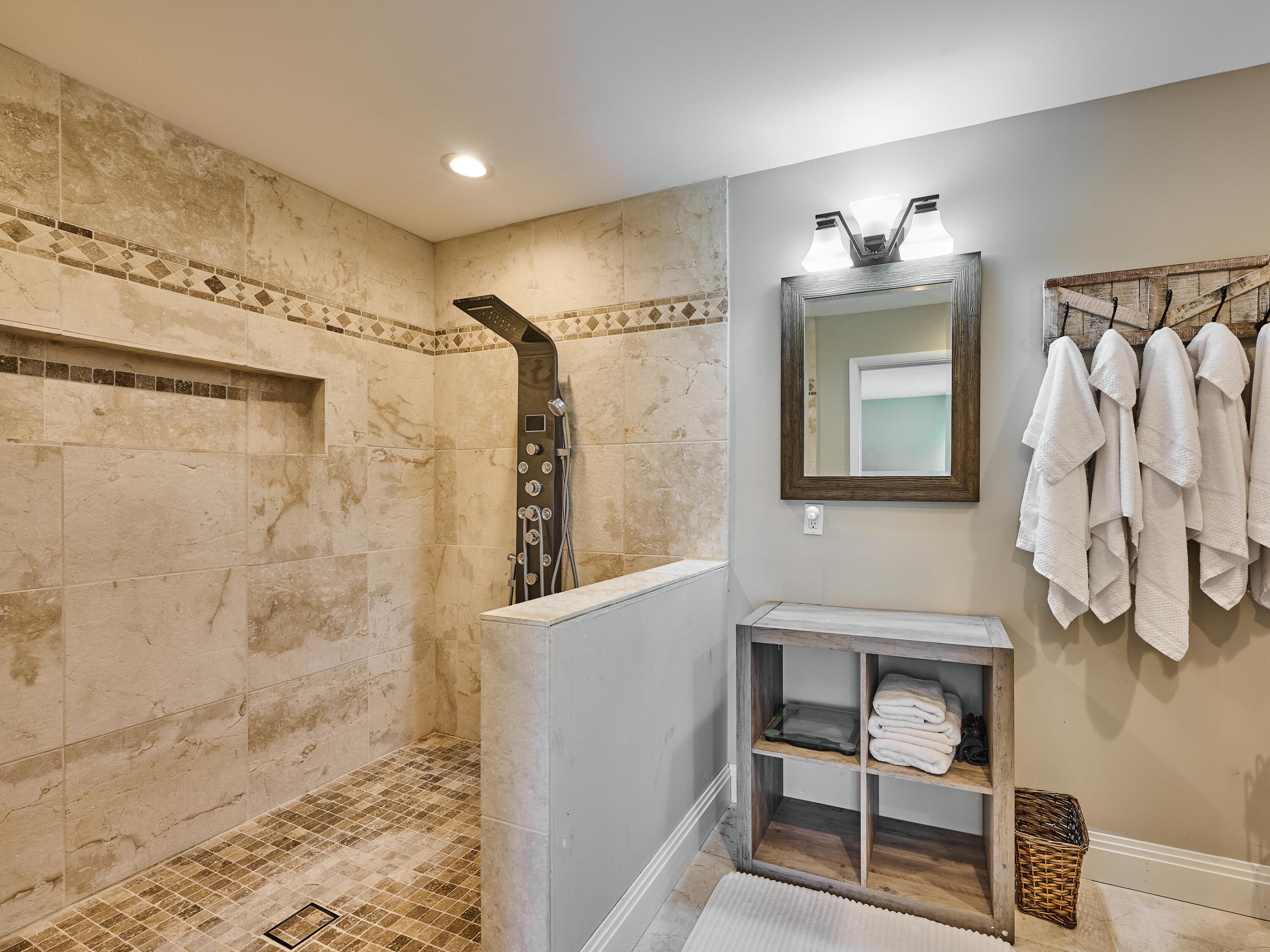 2810 Northeast 48th Court Lighthouse Point, FL 33064 - Photo 22 of 34 Primary Bath