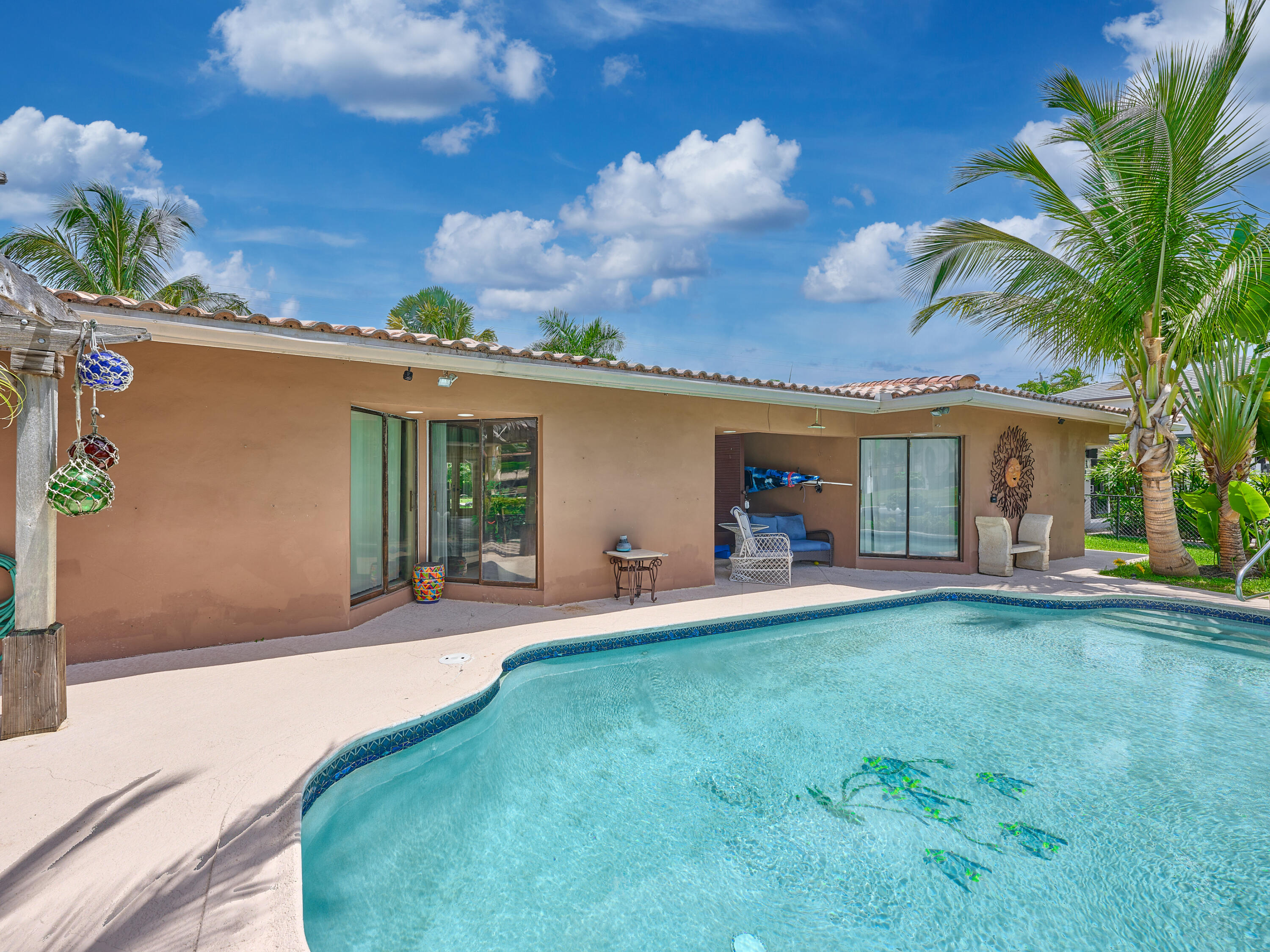 2810 Northeast 48th Court Lighthouse Point, FL 33064 - Photo 6 of 34 Patio/Pool