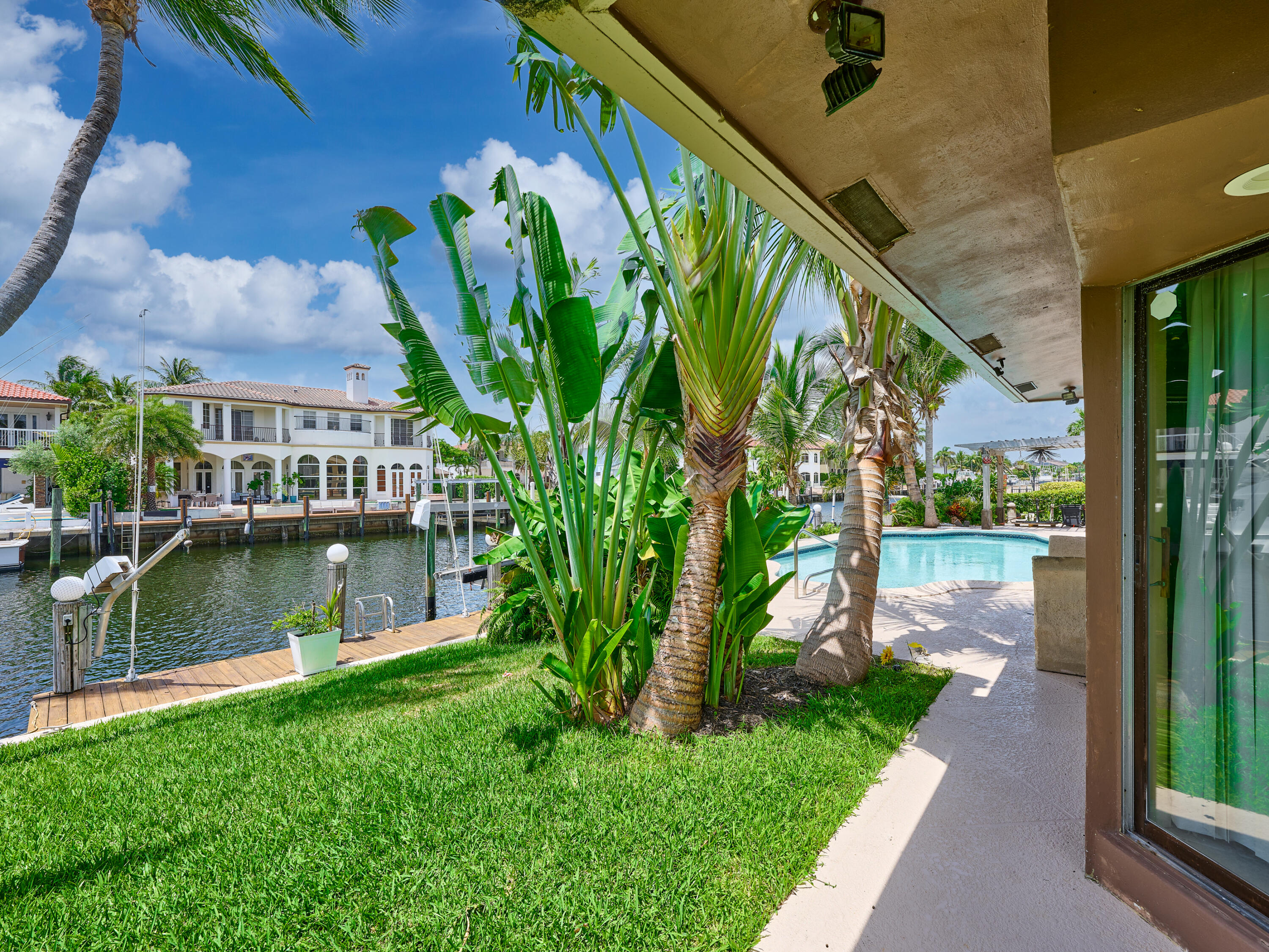 2810 Northeast 48th Court Lighthouse Point, FL 33064 - Photo 7 of 34 Yard