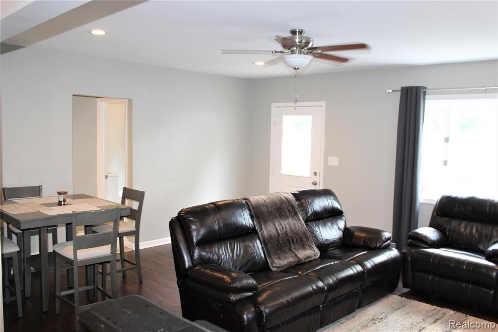 18669 Denby Redford, MI 48240 - Photo 6 of 16