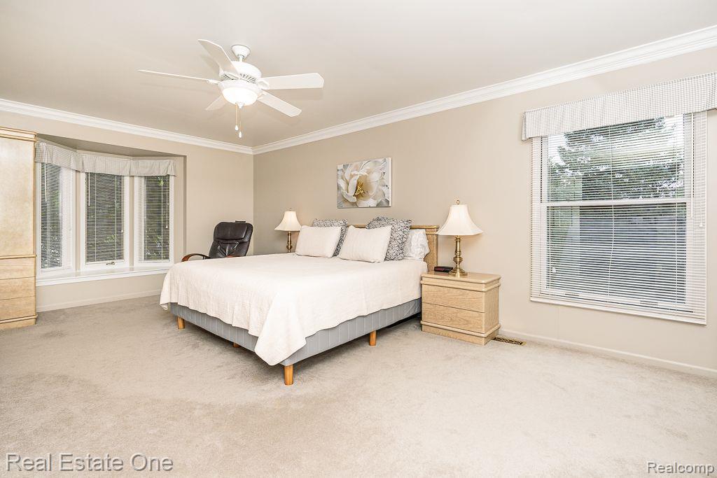 1692 Snowden Circle Rochester, MI 48306 - Photo 23 of 40 Bay window in Primary Suite