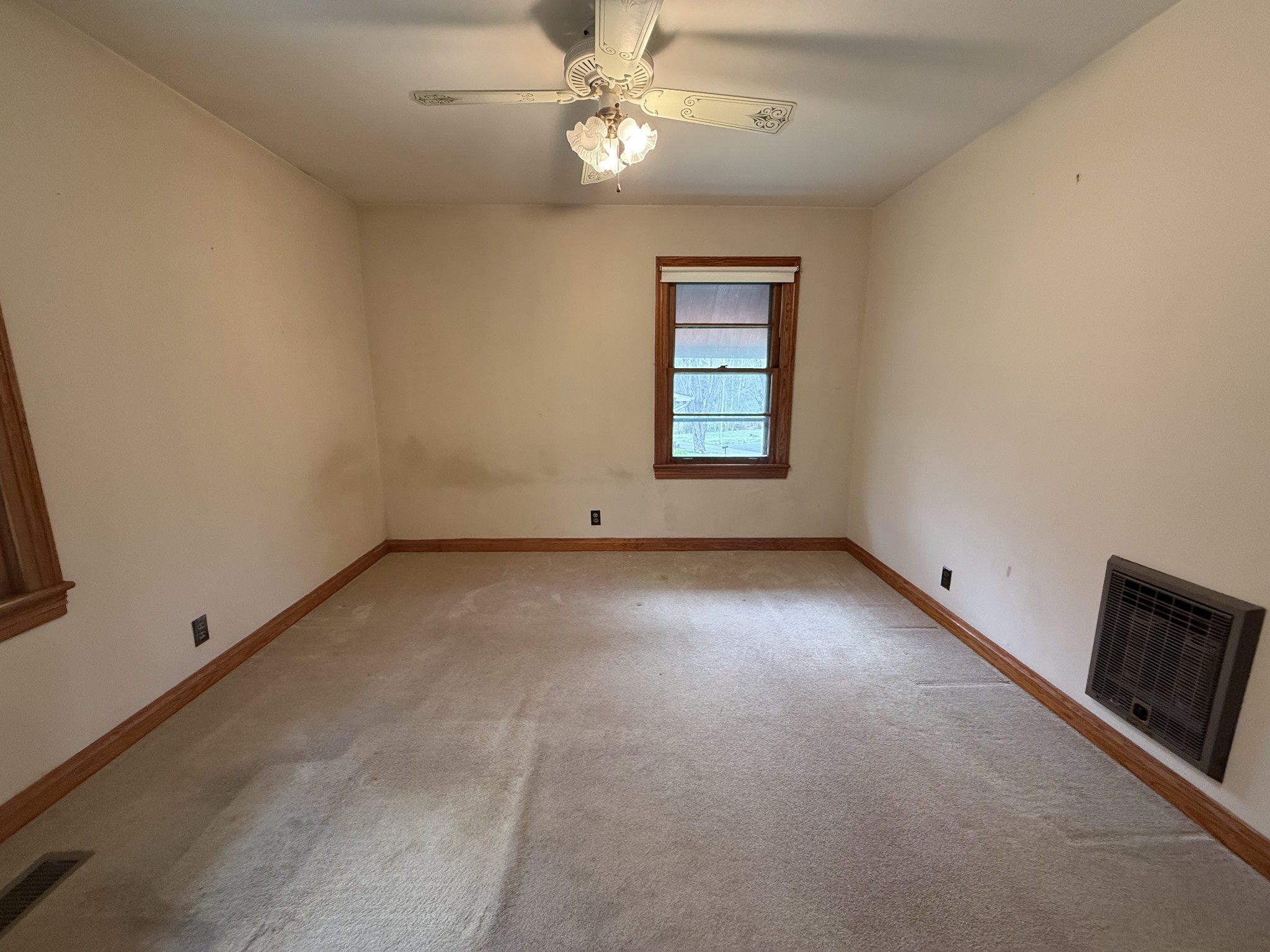 501 Westend Circle Manchester, TN 37355 - Photo 13 of 40 an empty room with chandelier fan and windows