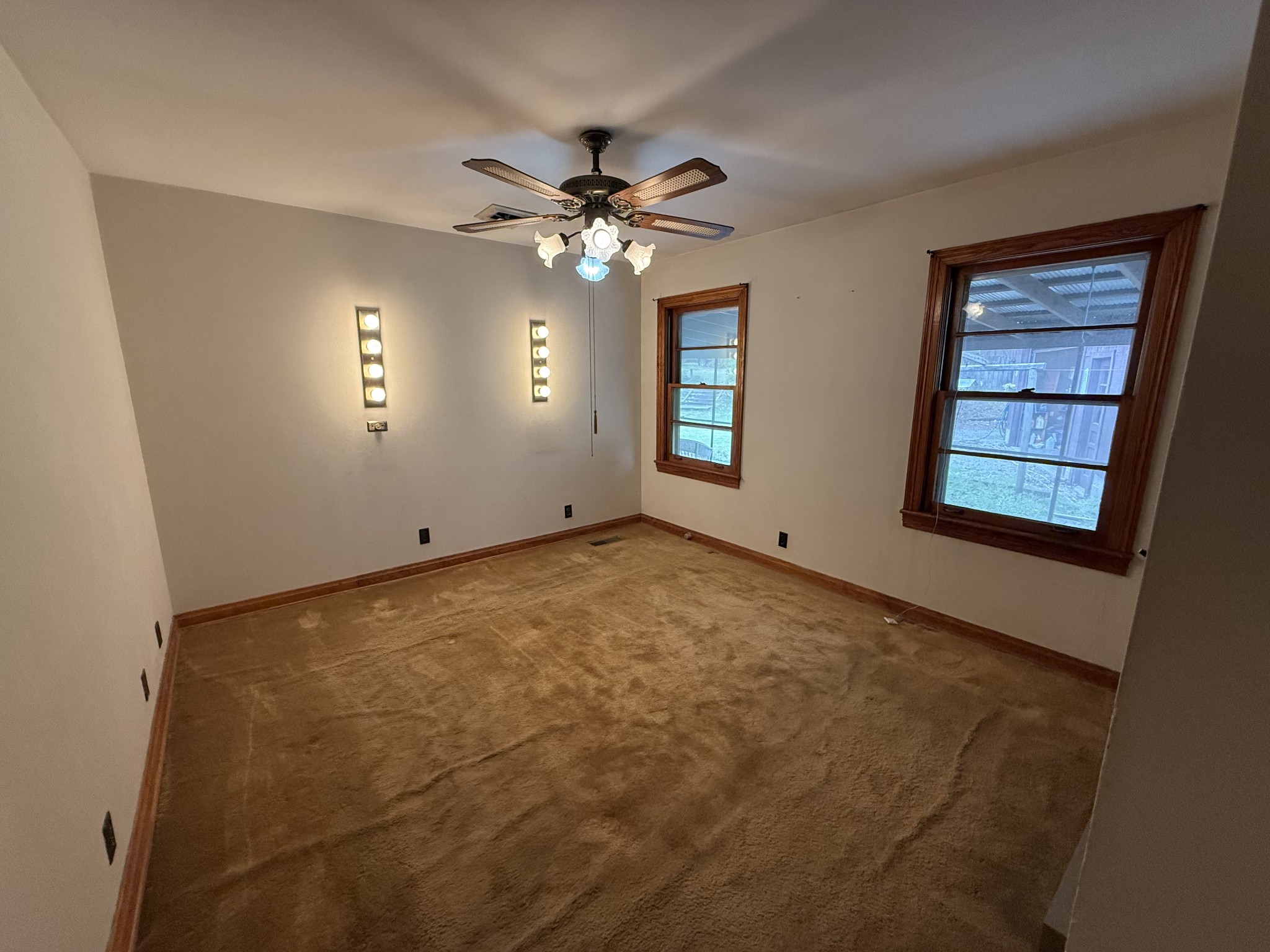 501 Westend Circle Manchester, TN 37355 - Photo 15 of 40 a view of an empty room with a window