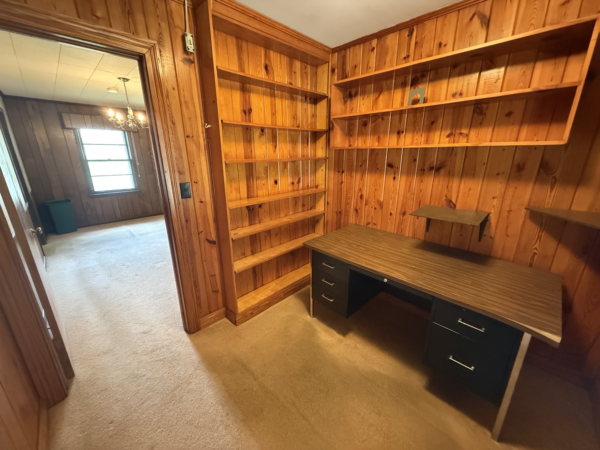 501 Westend Circle Manchester, TN 37355 - Photo 17 of 40 walk in closet with window