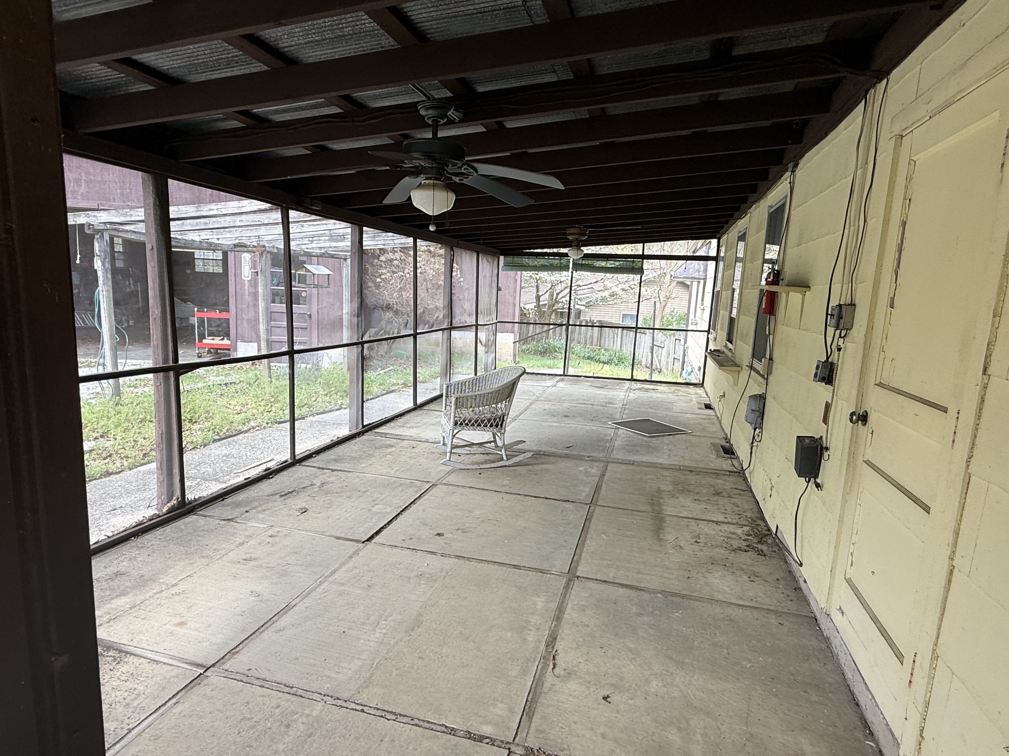 501 Westend Circle Manchester, TN 37355 - Photo 21 of 40 a view of a room with wooden floor and windows