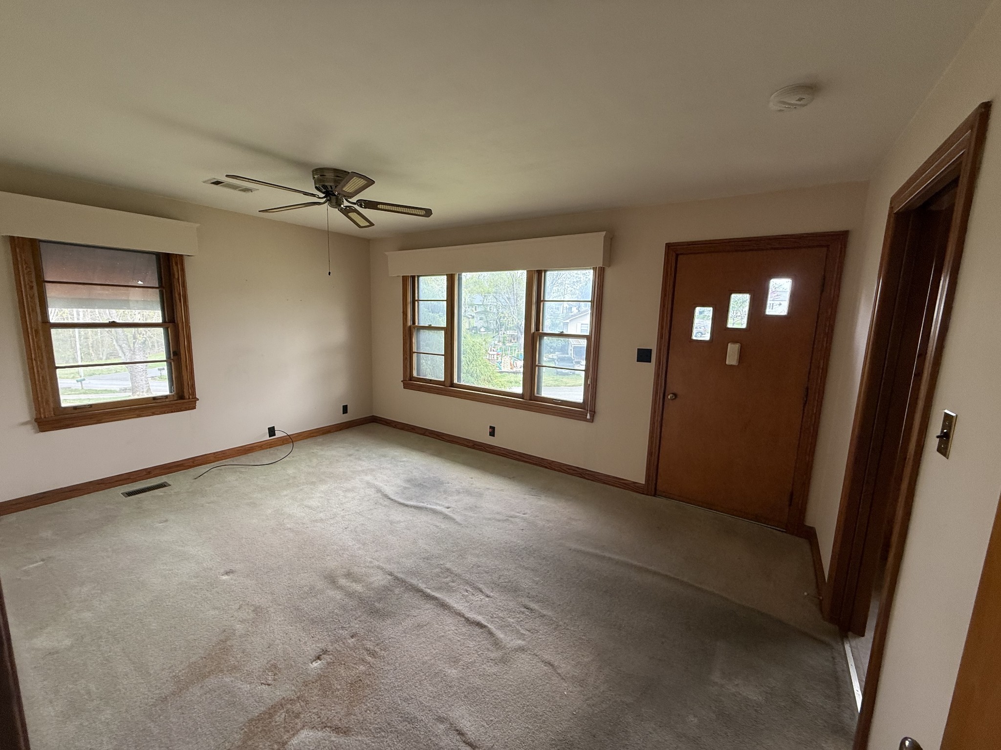 501 Westend Circle Manchester, TN 37355 - Photo 6 of 40 an empty room with windows and ceiling fan