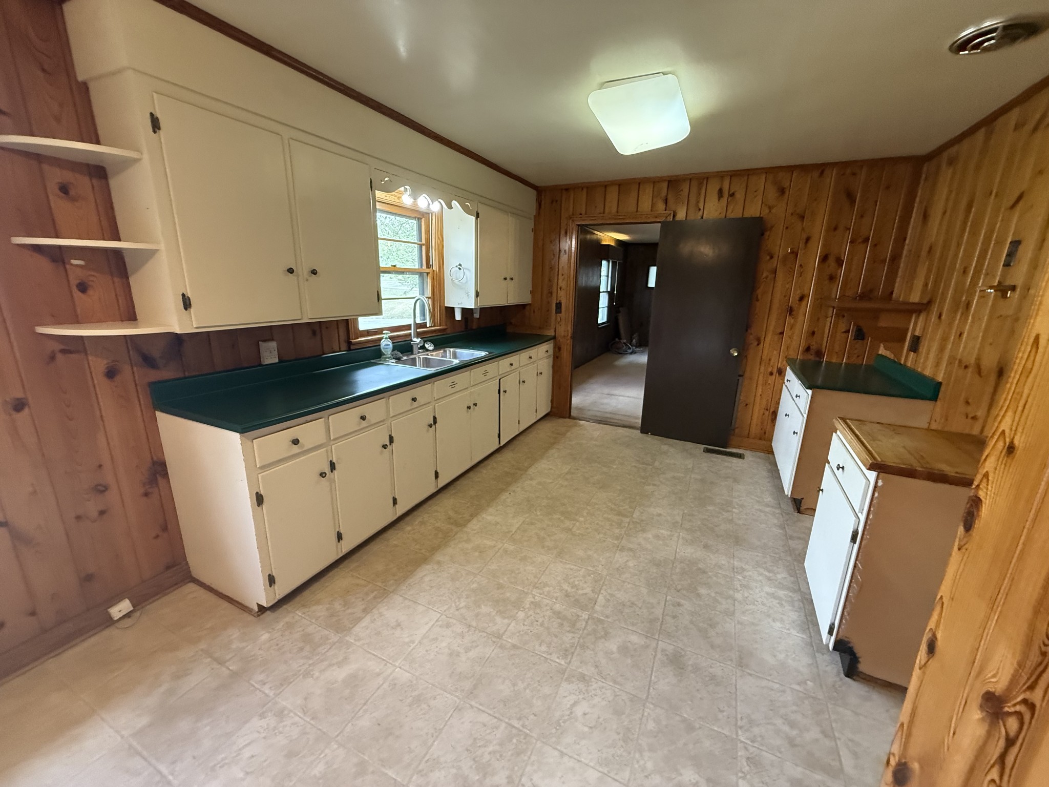 501 Westend Circle Manchester, TN 37355 - Photo 10 of 40 a kitchen with granite countertop a sink and cabinets