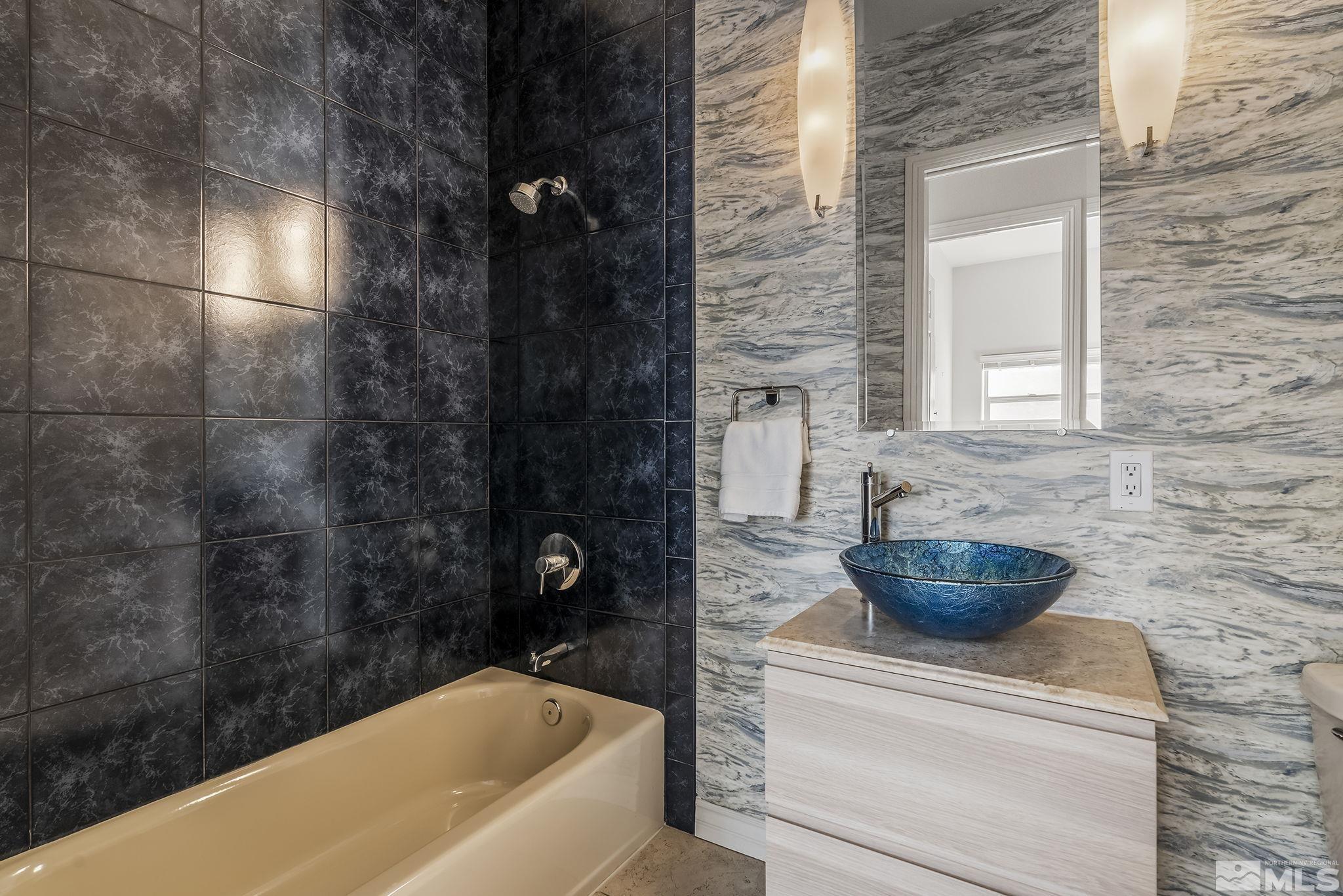 8755 Eaglenest Road Sparks, NV 89436 - Photo 14 of 40 a bathroom with a sink and bathtub