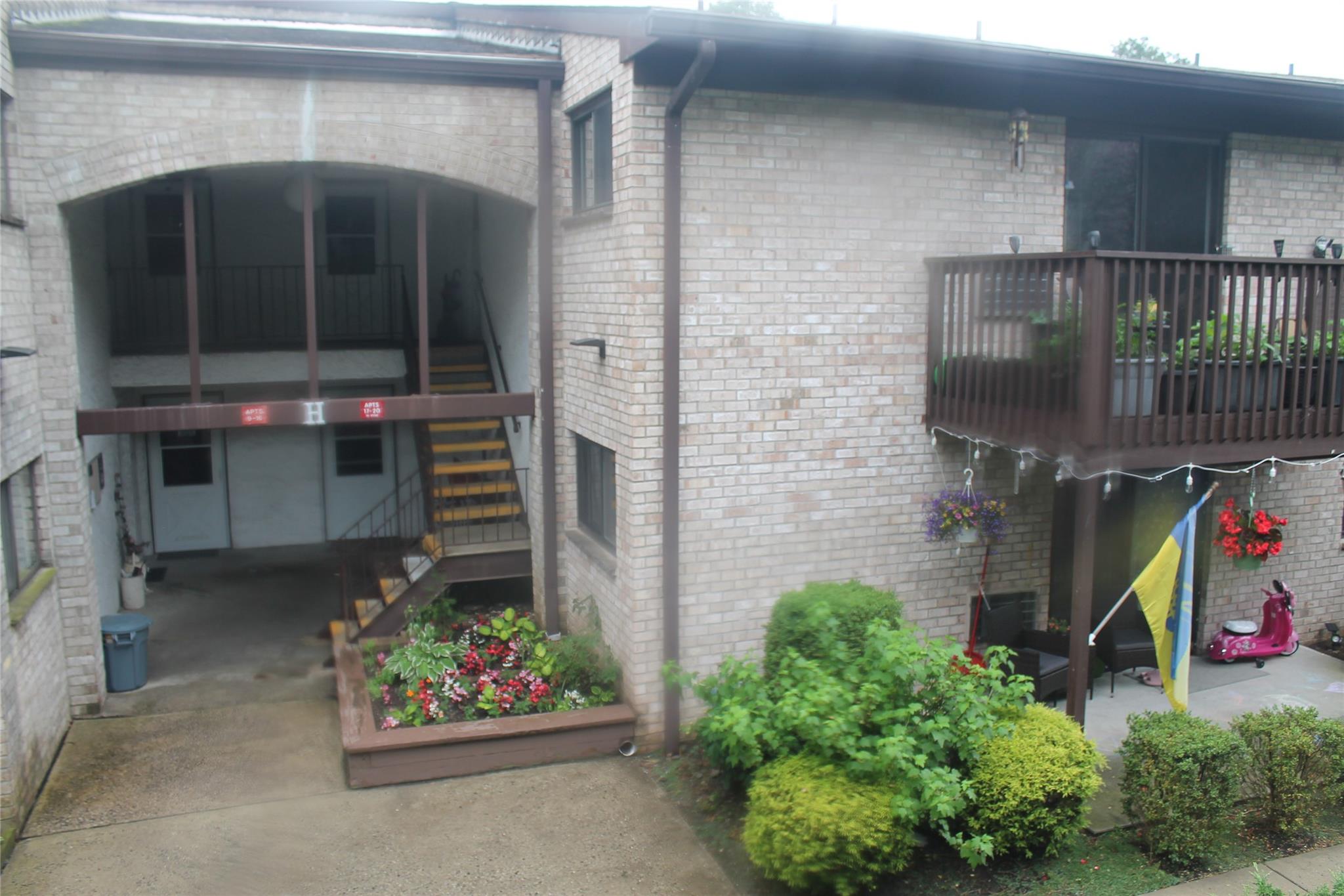 Upper right corner unit with deck