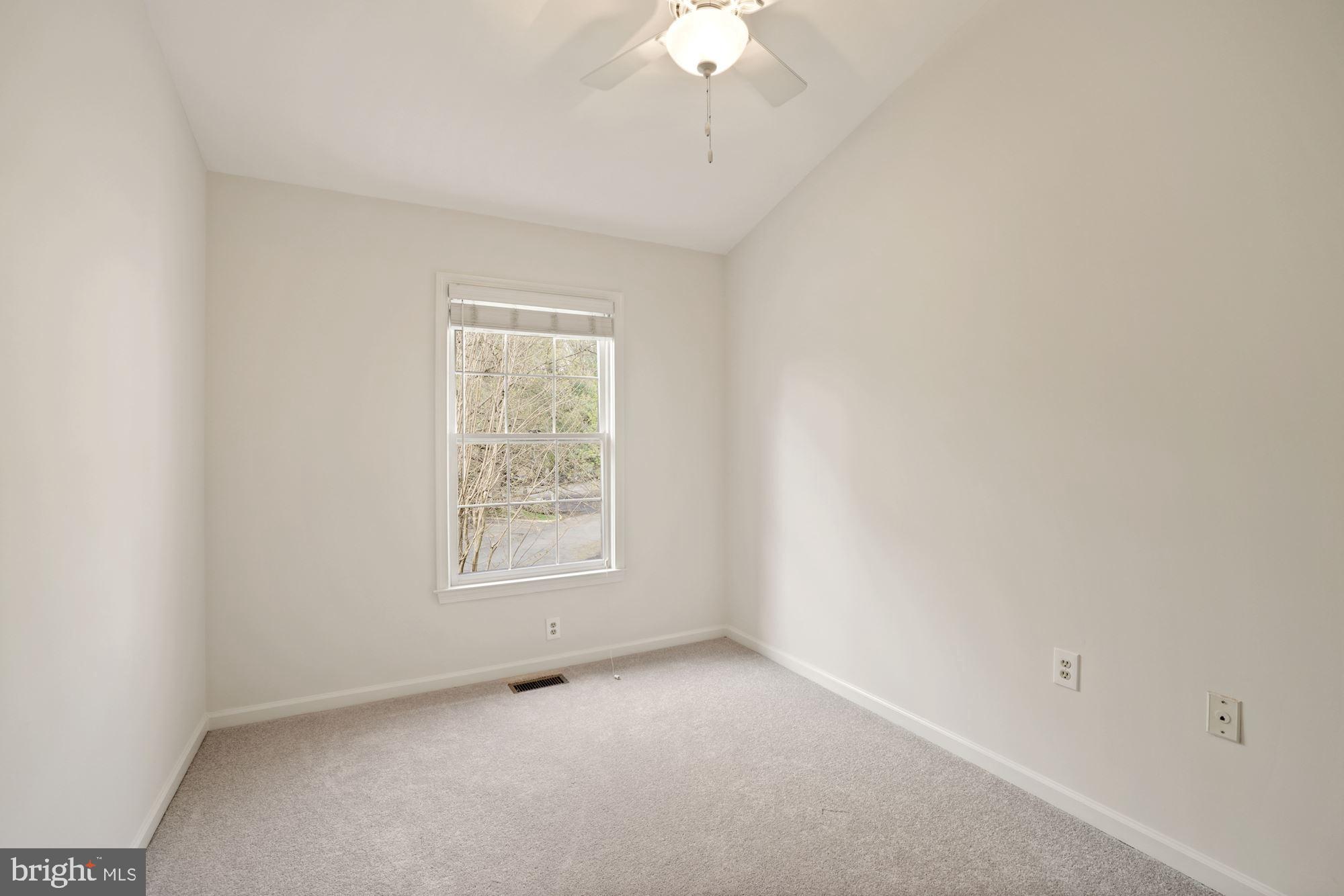 11280 Fairwind Way Reston, VA 20190 - Photo 17 of 35