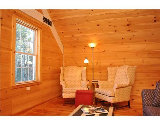 186 B Lower Flying Point Road Freeport, ME 04032 - Photo 13 of 16 Living Room.