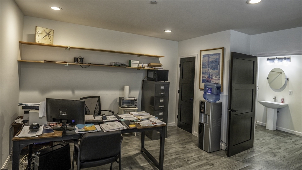 49 Center Street Barnstable, MA 02601 - Photo 24 of 36 a workspace with furniture