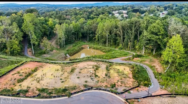 $309,000 | 1726 Bennett Vlg Drive, Maryville, TN 37804