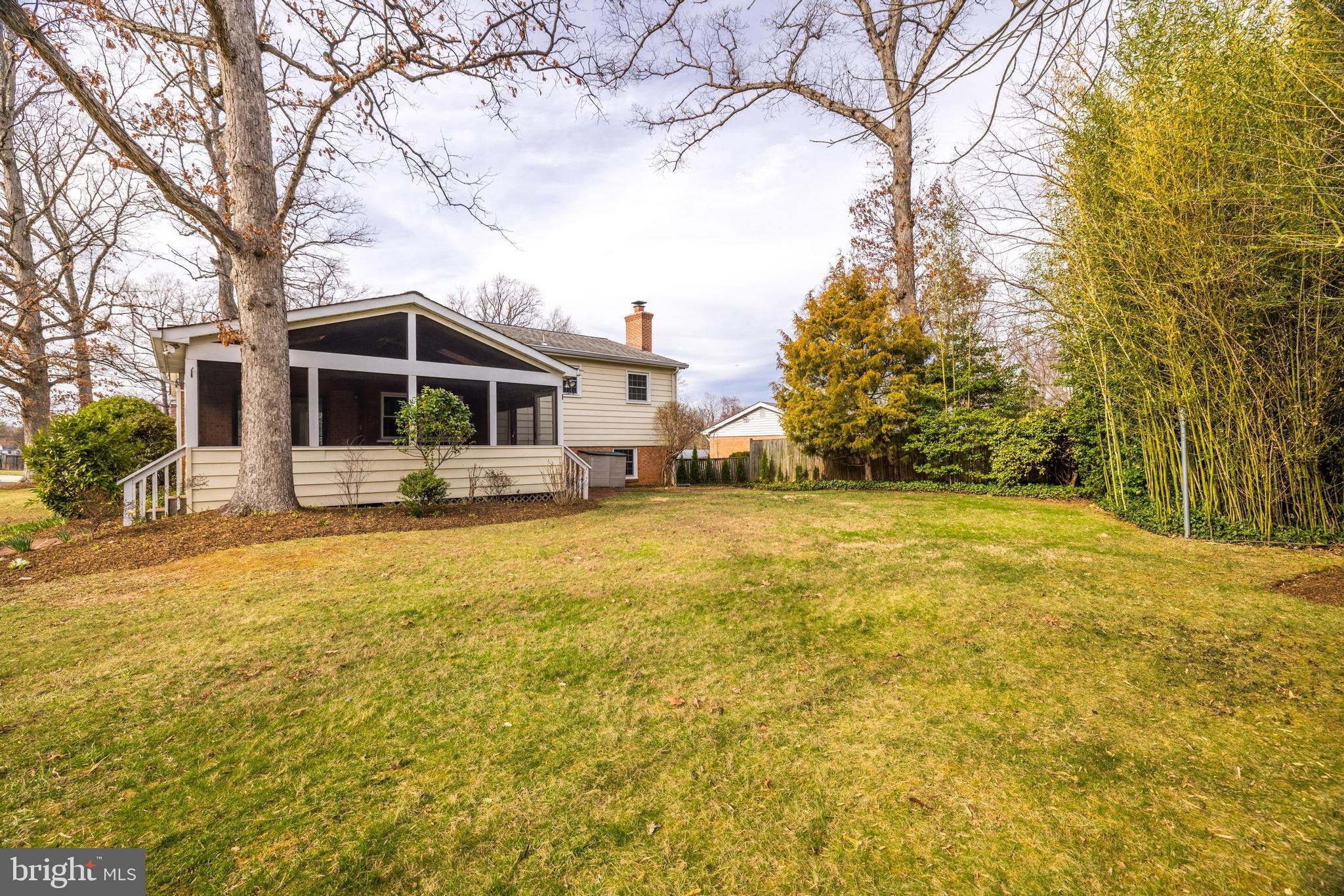 9905 Colony Road Fairfax, VA 22030 - Photo 9 of 44 Gallery Image 9