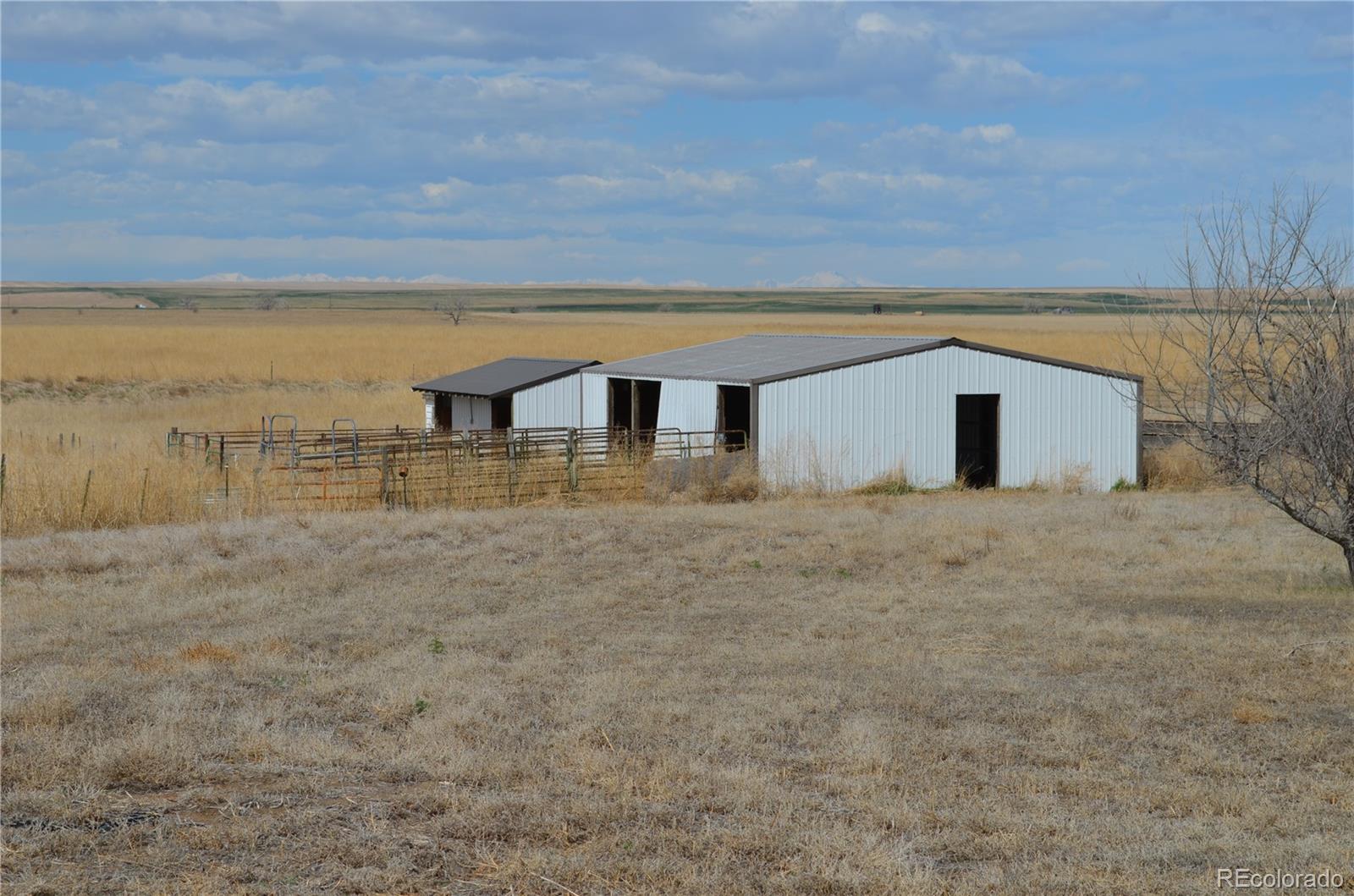 74500 East 136th Avenue Byers, CO 80103 - Photo 27 of 31 a view of a big room with an ocean view