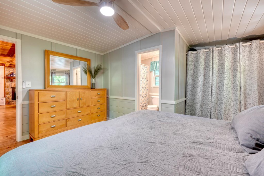 919 New Hope Road Morganton, GA 30560 - Photo 31 of 52 a bedroom with a bed and a dresser