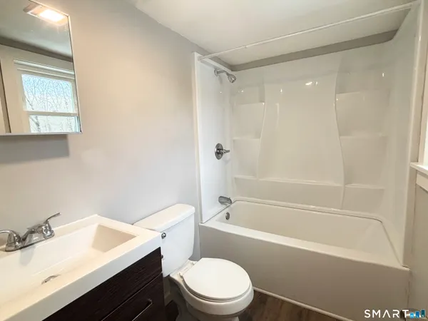 $1,750 | 122 Main Street, Unit A, Deep River, CT 06417
