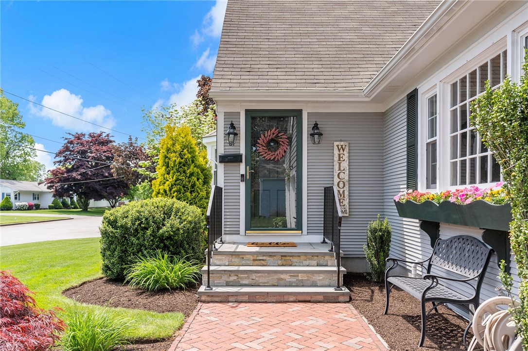 81 Park Forest Road Cranston, RI 02920 - Photo 3 of 42 Gallery Image 3