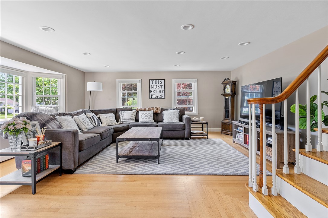 81 Park Forest Road Cranston, RI 02920 - Photo 5 of 42 Gallery Image 5