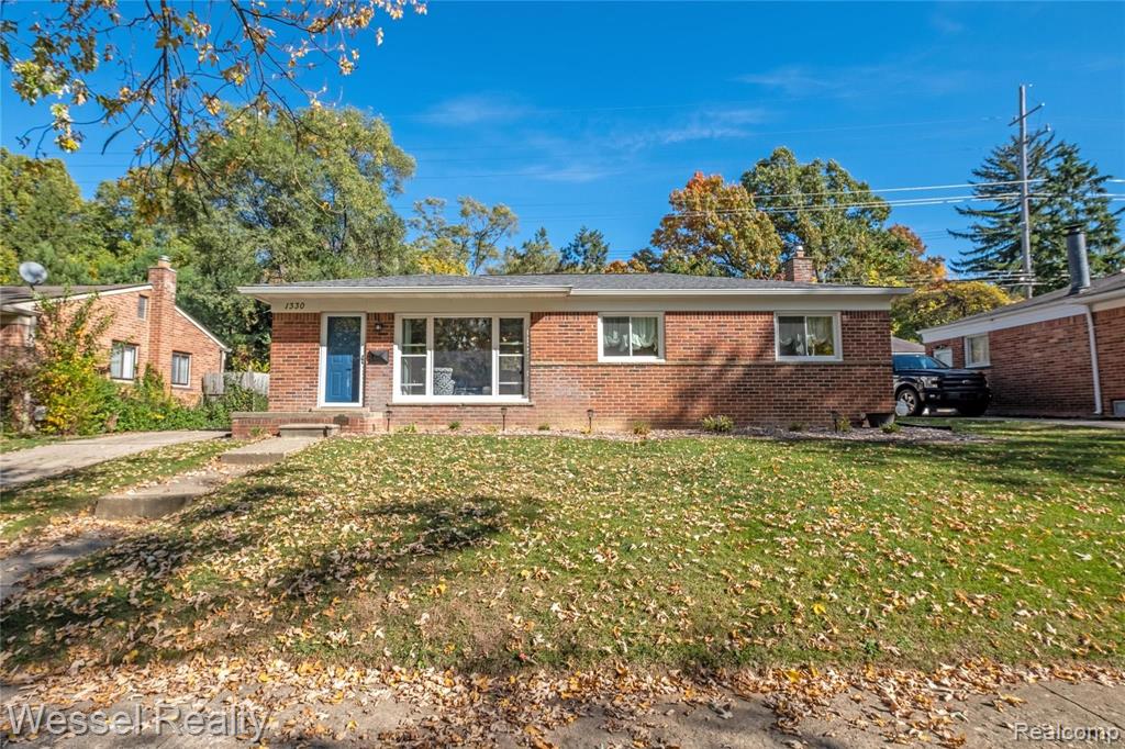 1330 Maple Drive Rochester, MI 48307 - Photo 2 of 34