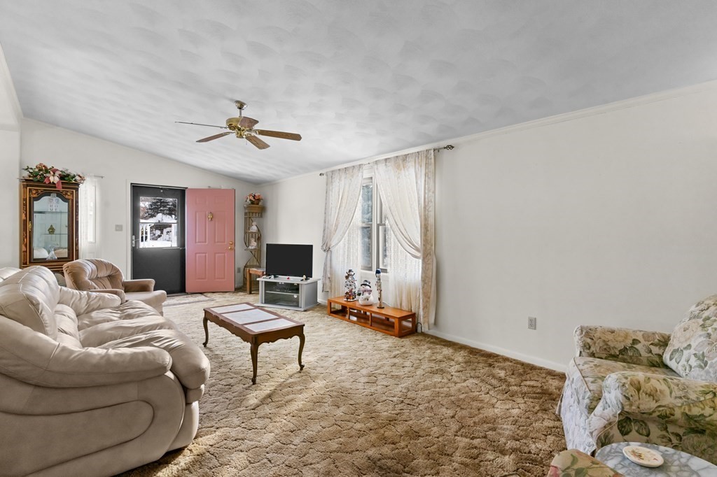 14 Castle Road Attleboro, MA 02703 - Photo 4 of 26 Gallery Image 4