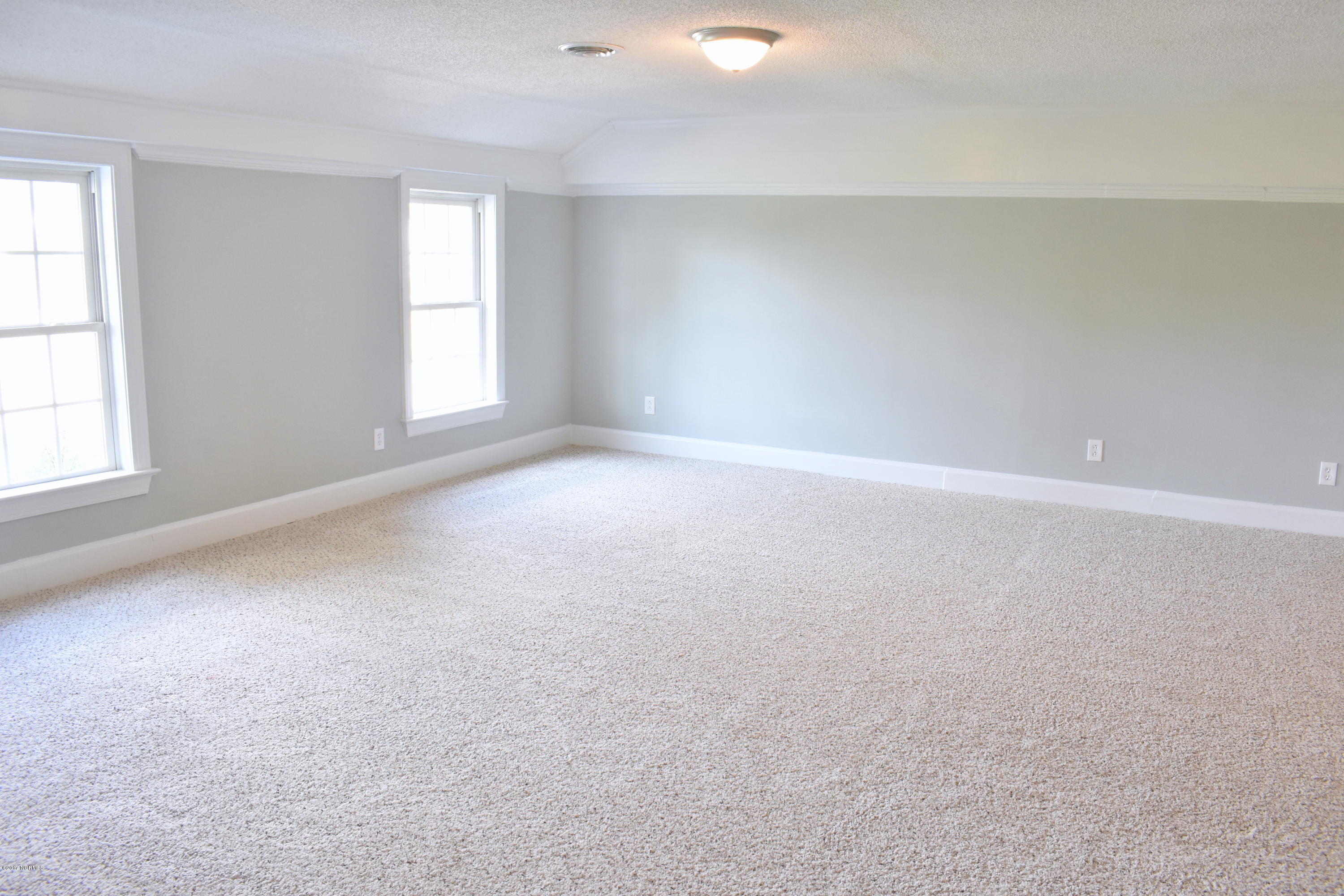 1010 Thompson Chapel Road Wilson, NC 27896 - Photo 5 of 22 Newly Painted Neutral Wall Colors!