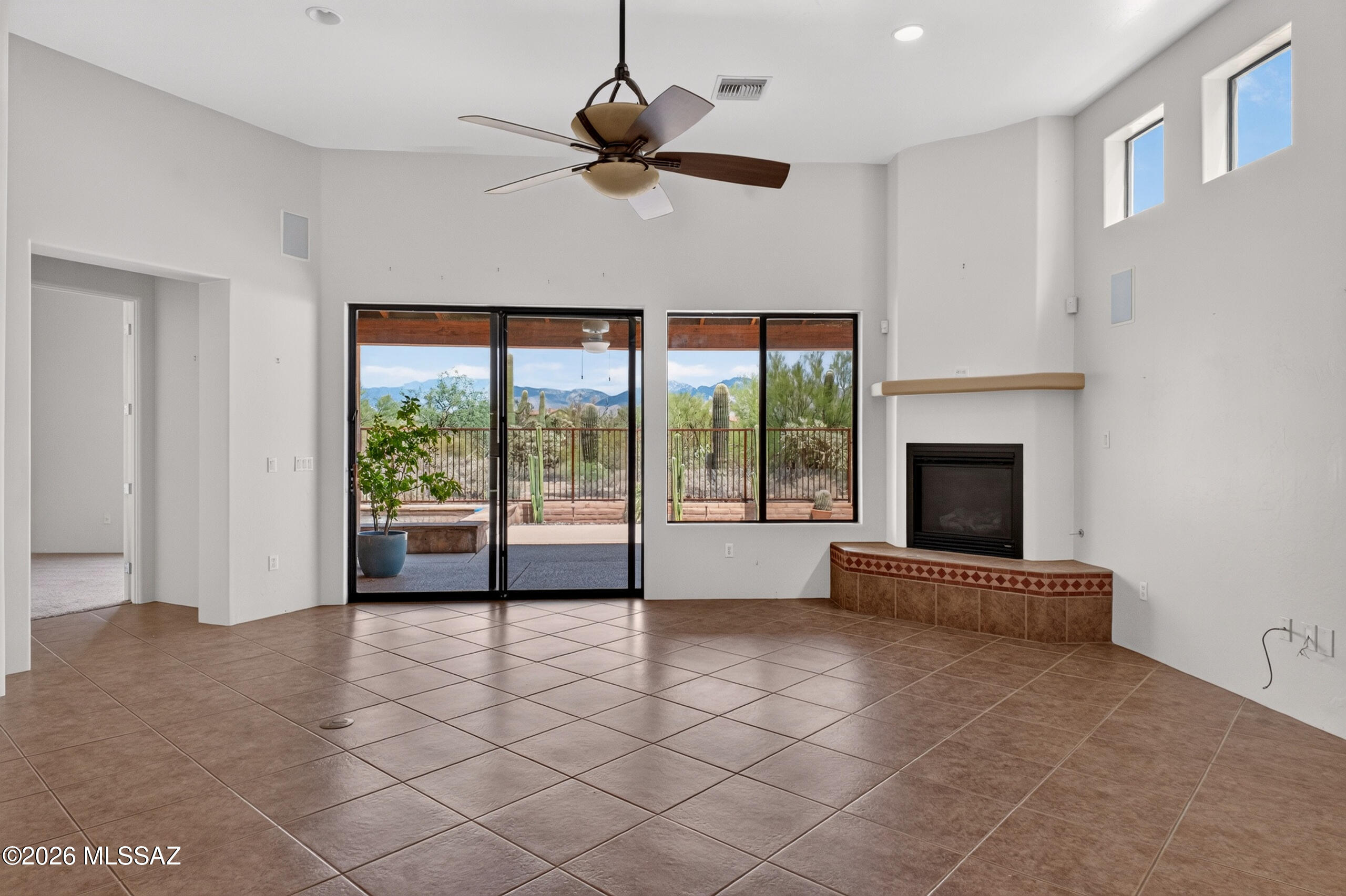 11370 North Moon Ranch Place Marana, AZ 85658 - Photo 6 of 42 Great Room