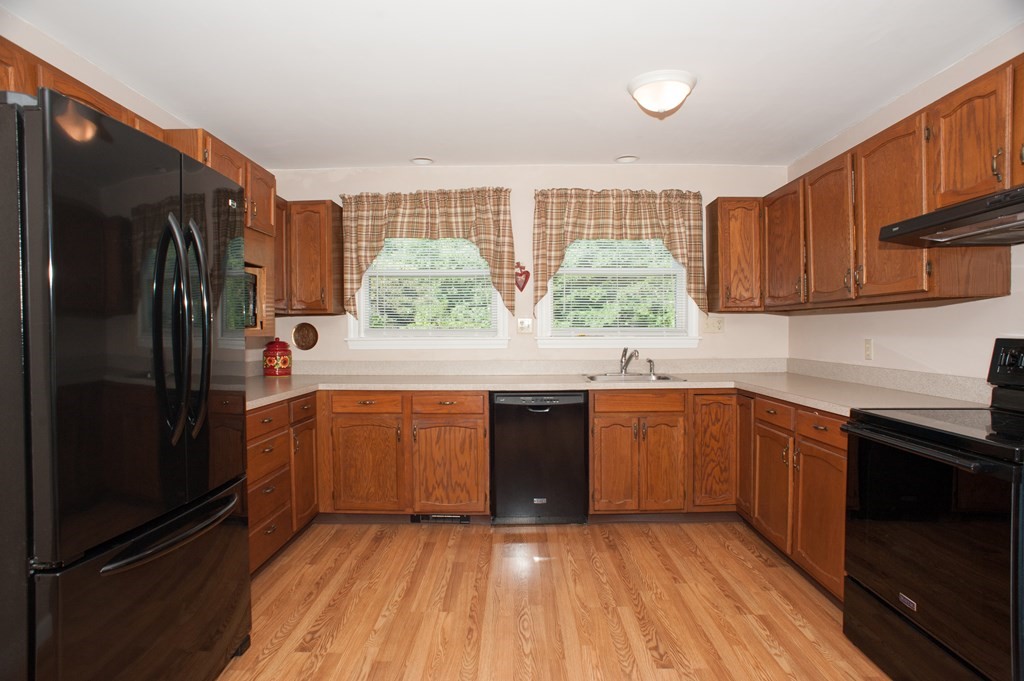 16 Autumn Road Medway, MA 02053 - Photo 8 of 32 Gallery Image 8