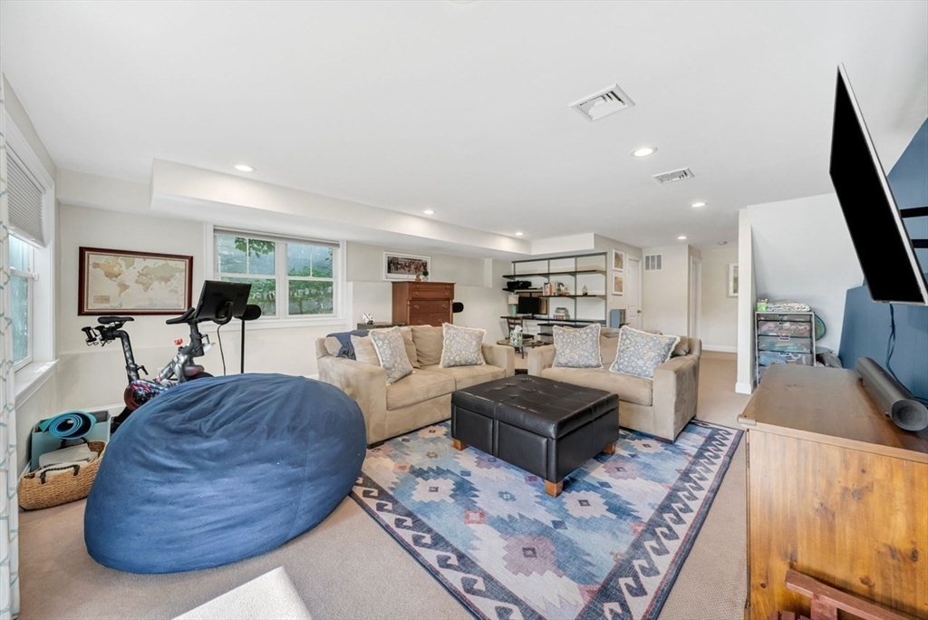 27 Beryl Street Boston, MA 02131 - Photo 28 of 39