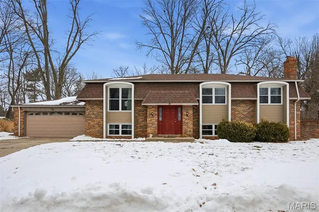 $309,000 | 221 Jubaka Drive, Fairview Heights, IL 62208