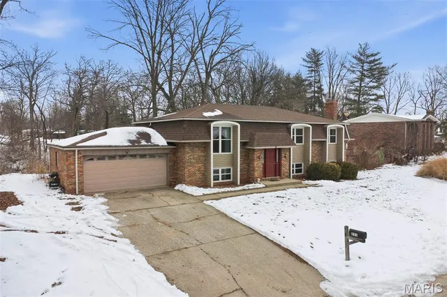 $309,000 | 221 Jubaka Drive, Fairview Heights, IL 62208