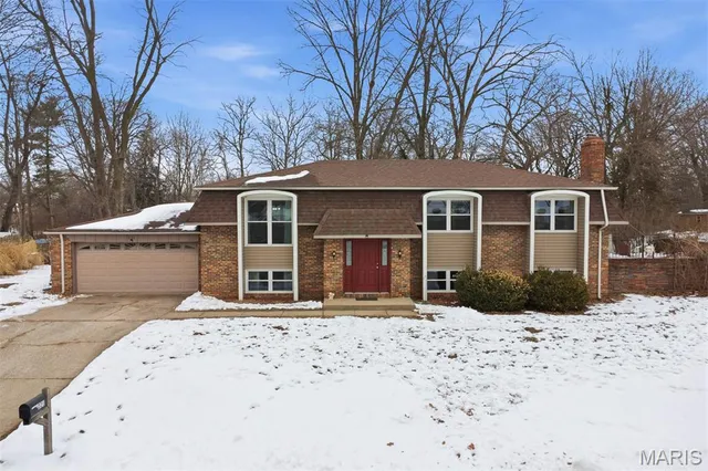 $309,000 | 221 Jubaka Drive, Fairview Heights, IL 62208