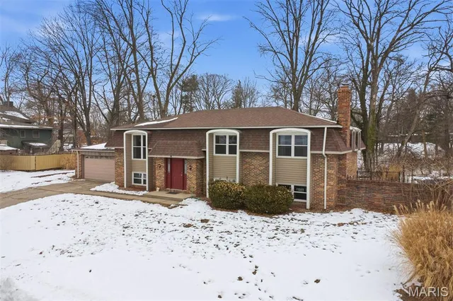 $309,000 | 221 Jubaka Drive, Fairview Heights, IL 62208