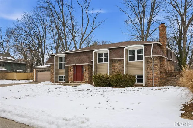 $309,000 | 221 Jubaka Drive, Fairview Heights, IL 62208