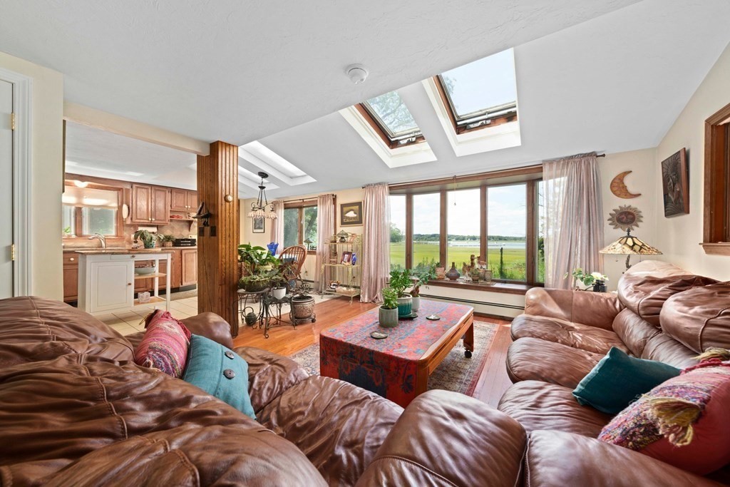 237 Damons Point Road Marshfield, MA 02050 - Photo 8 of 42 Gallery Image 8