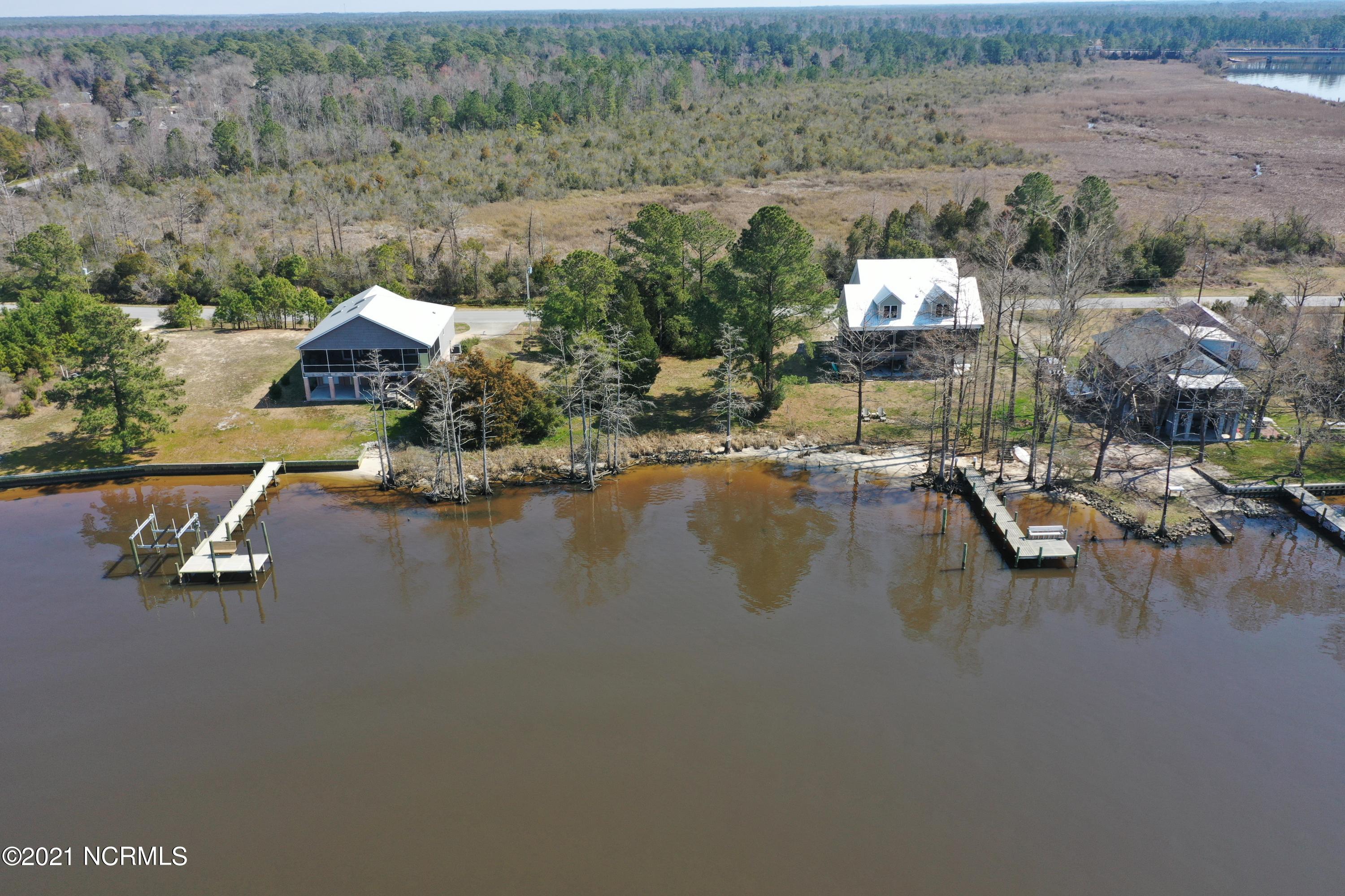 409 Riverside Drive New Bern, NC 28560 - Photo 7 of 15 Aerial View