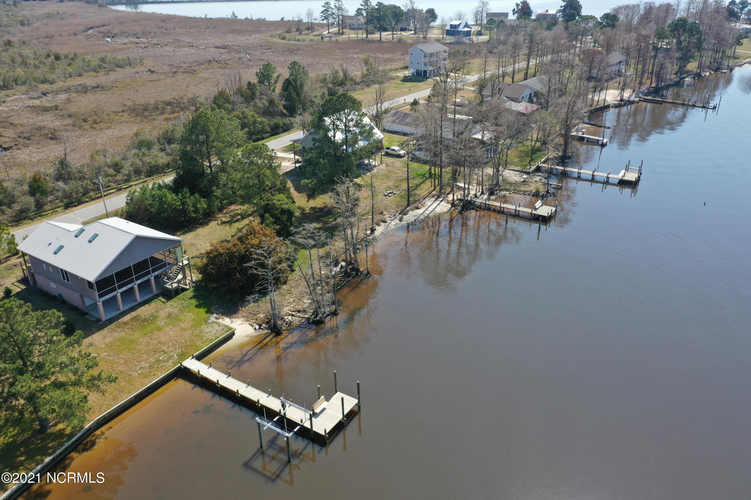 409 Riverside Drive New Bern, NC 28560 - Photo 8 of 15 Aerial View