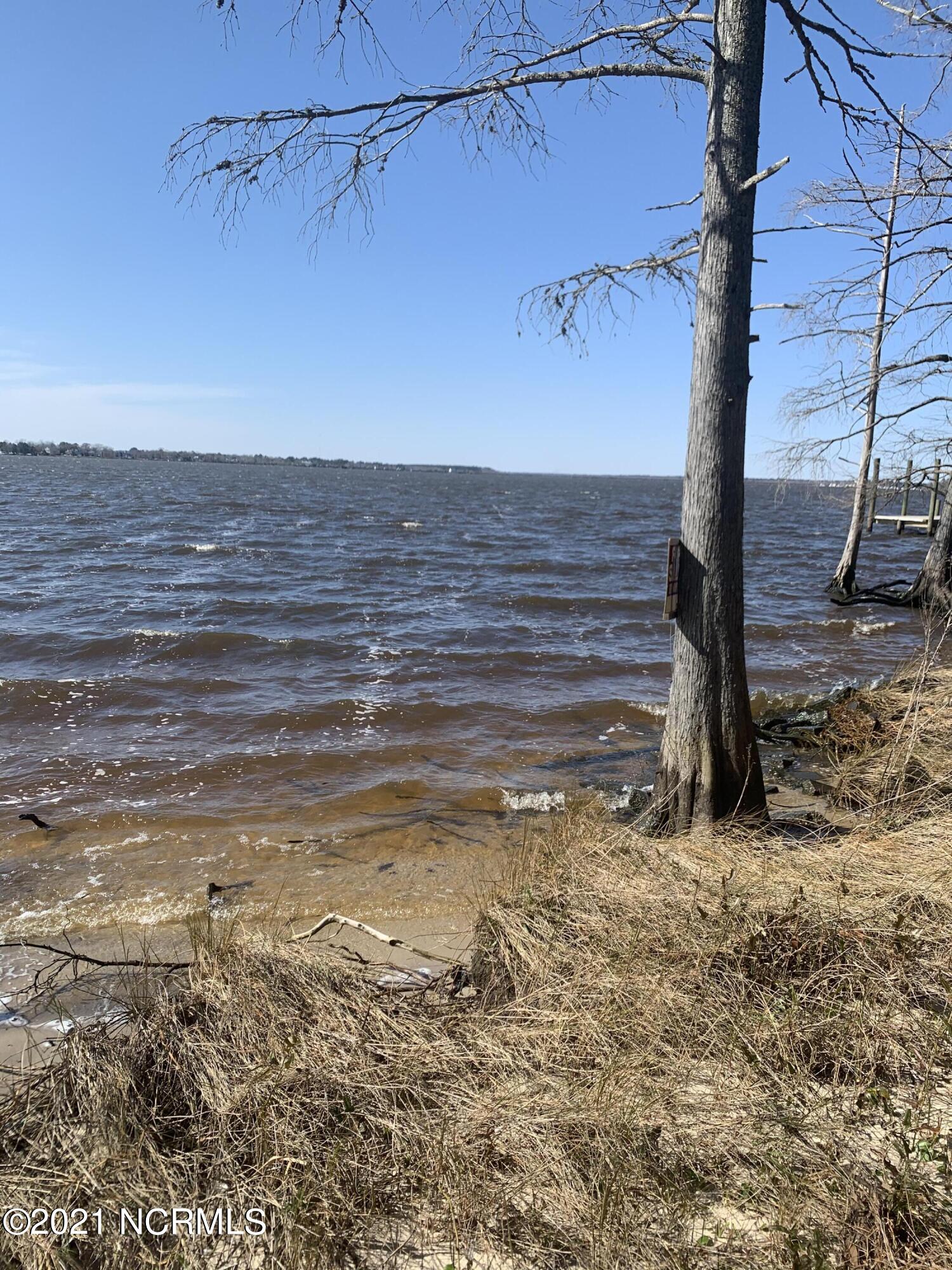 409 Riverside Drive New Bern, NC 28560 - Photo 9 of 15 Enjoy The Views & Build Your Dream Home!